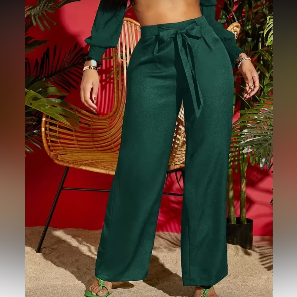 NEVER WORN: Elegant Green Women's Pants